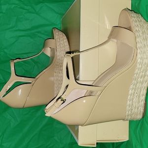 👠💣👡Women's Michael Kors Nude Patent Leather Kerri Wedges 👡💣👠 Size: 9M